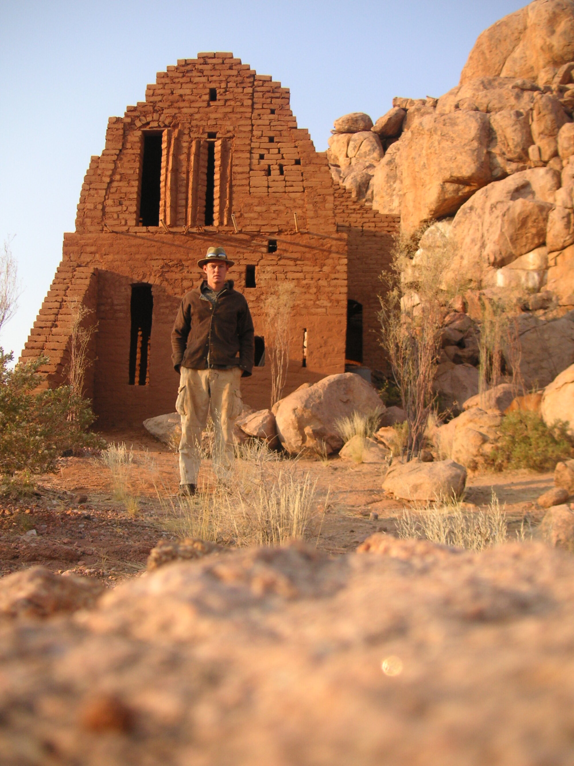 Damaraland Clay Project — clay building in the remote Namib, built from riverbed clay