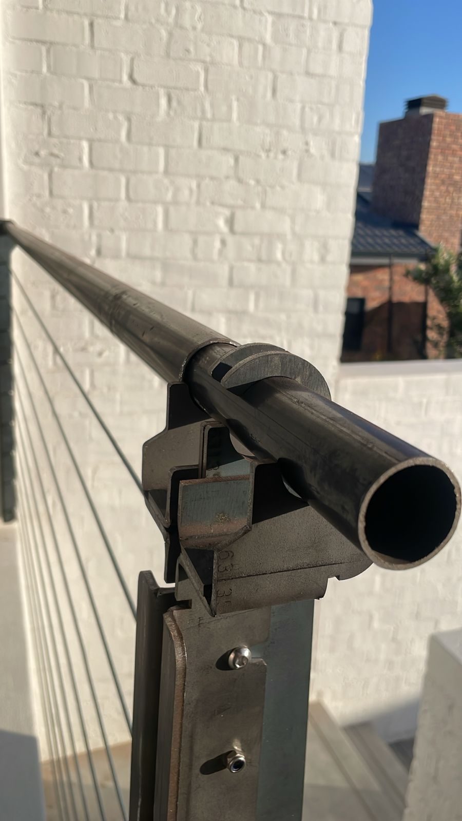 Folded plate balustrade — plate-to-handrail clamp detail