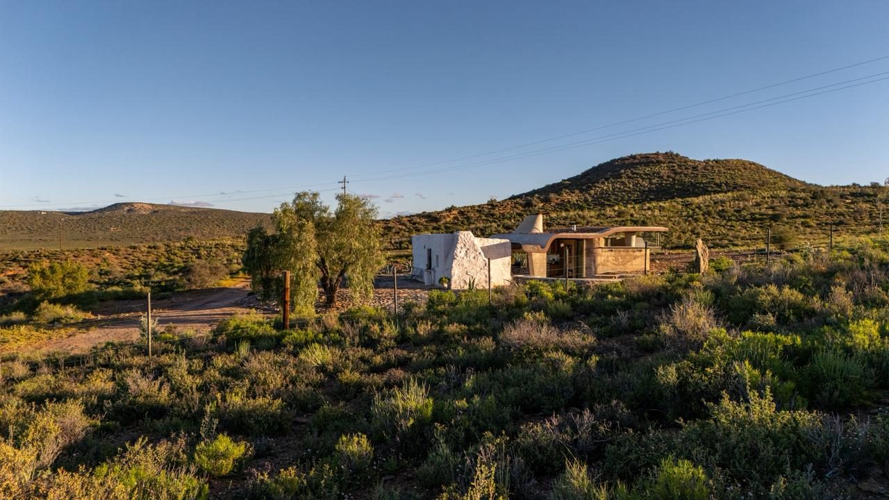 Skaapwagtershuisie — building in the Karoo landscape, barely visible from below