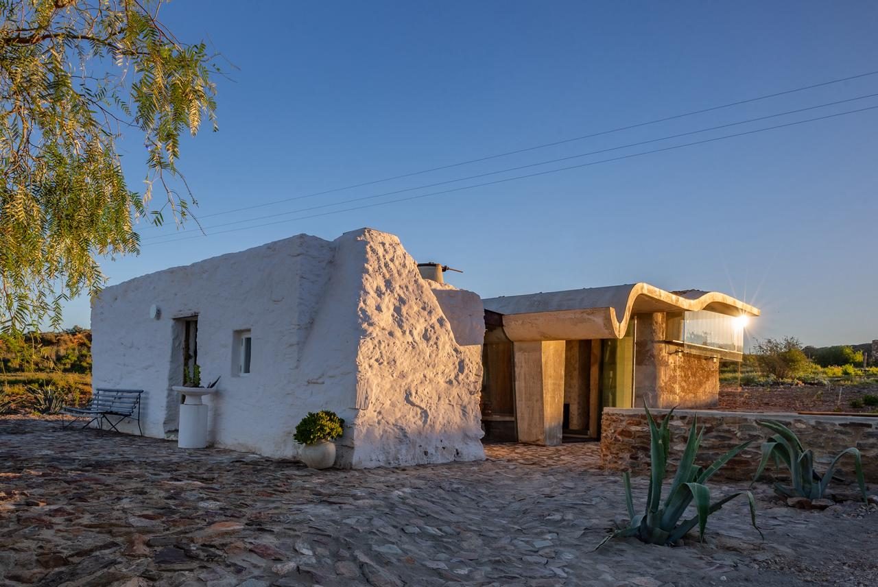 Skaapwagtershuisie — original cottage and new concrete addition at blue hour