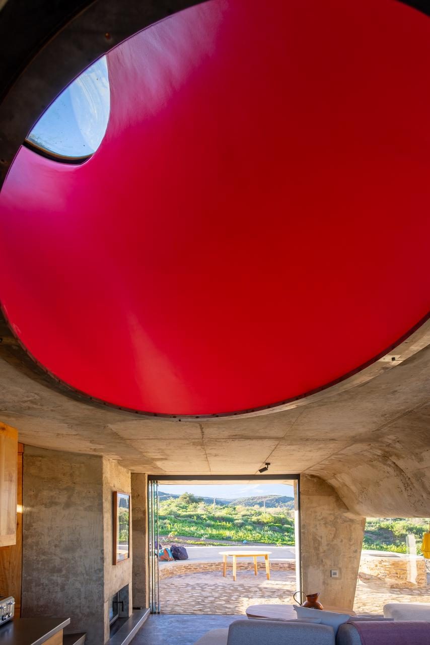 Skaapwagtershuisie — red circular skylight from below